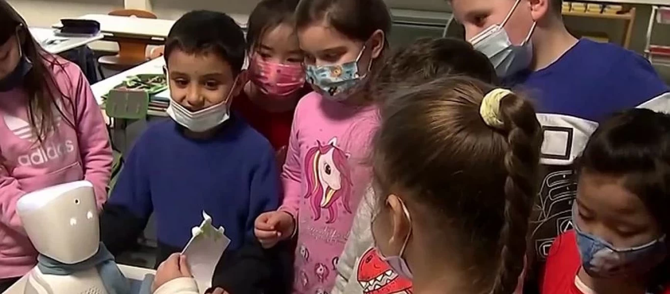 Ρομπότ αντικαθιστά άρρωστο μαθητή σε σχολείο στη Γερμανία (βίντεο)